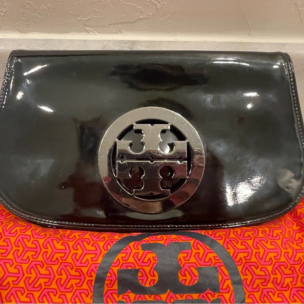 💥 SOLD 💥 Tory Burch Patent Leather Clutch